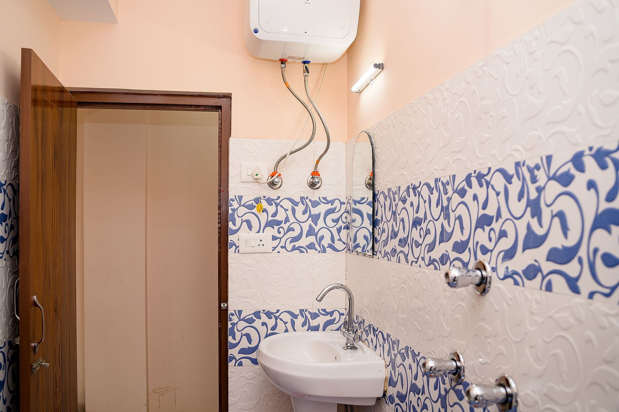 The Bankhim Residency Comfort Queen With Mountain view 20