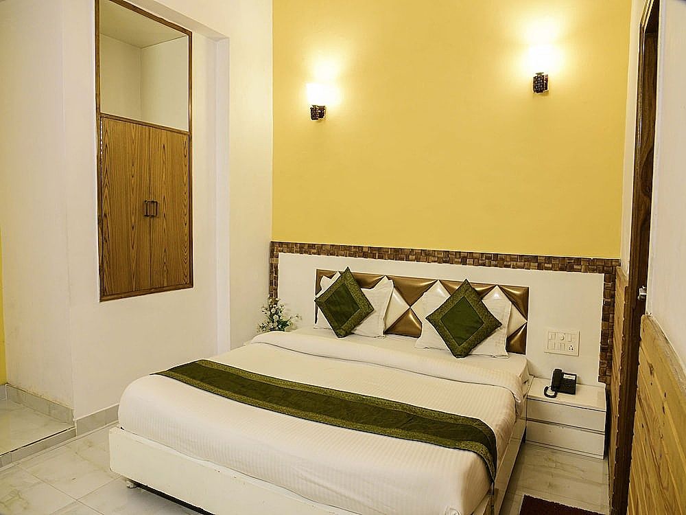 Treebo All Heavens Standard Room, 1 King Bed 5