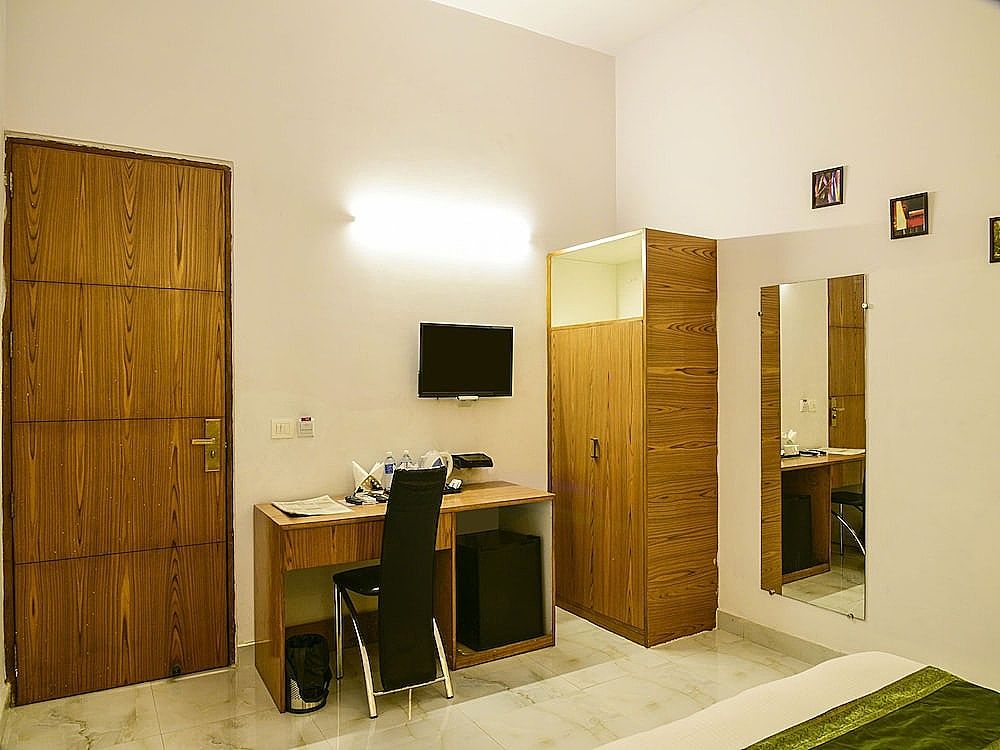 Treebo All Heavens Standard Room, 1 King Bed 10