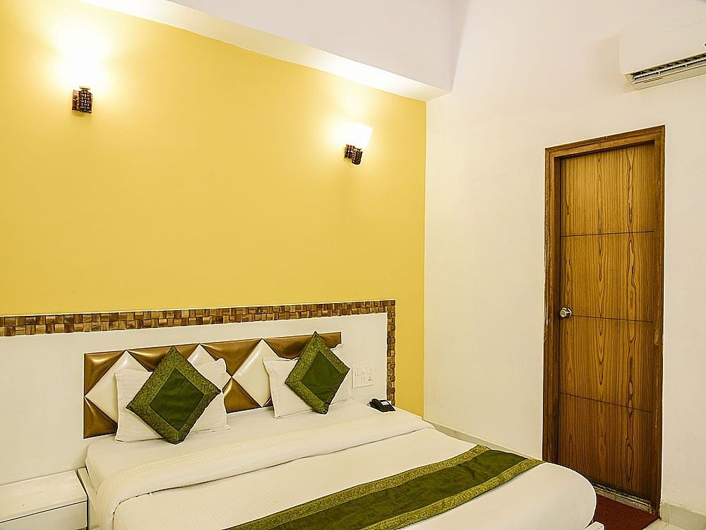 Treebo All Heavens Standard Room, 1 King Bed 4