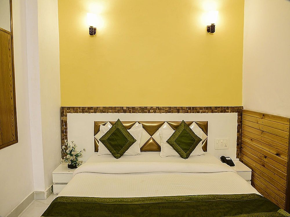 Treebo All Heavens Standard Room, 1 King Bed 6