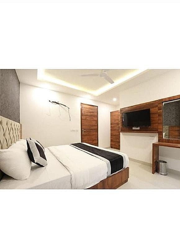 undefined Hotel Deluxe Stay Inn 10