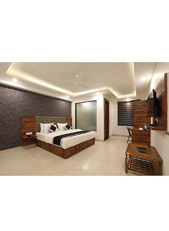 undefined Hotel Deluxe Stay Inn 8