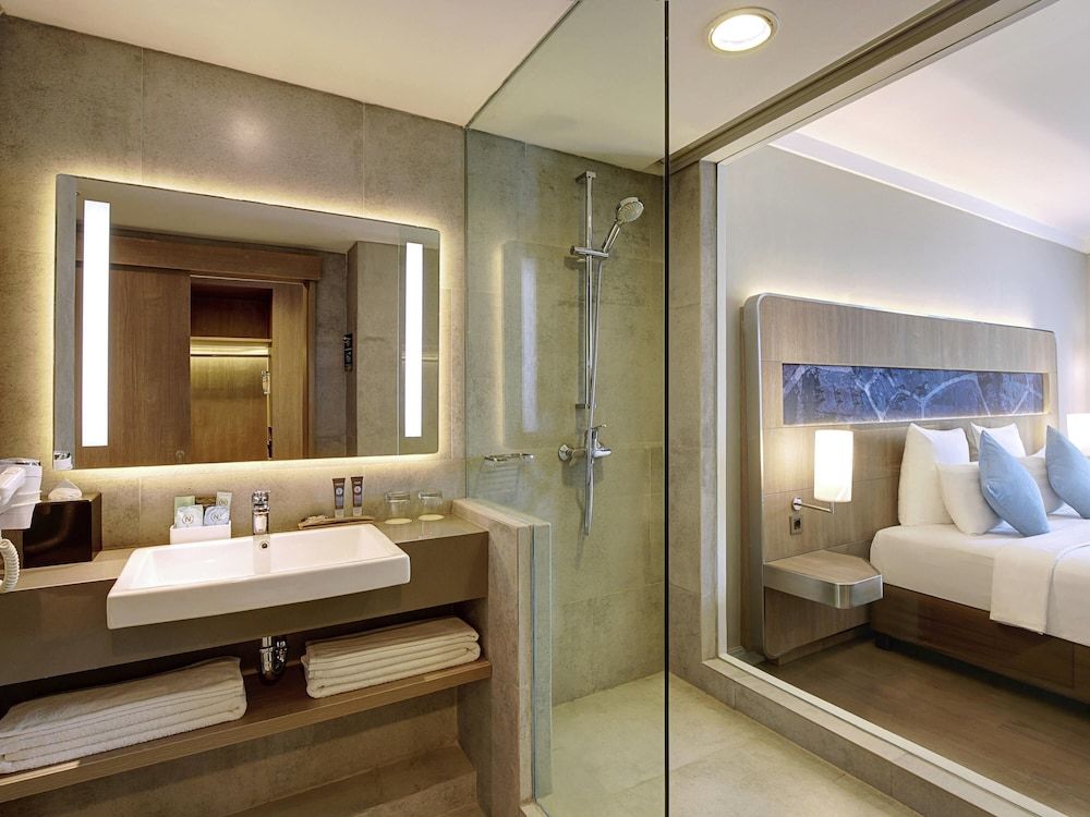 Novotel Jakarta Mangga Dua Square Hotel Deluxe Room, 1 King Bed 3