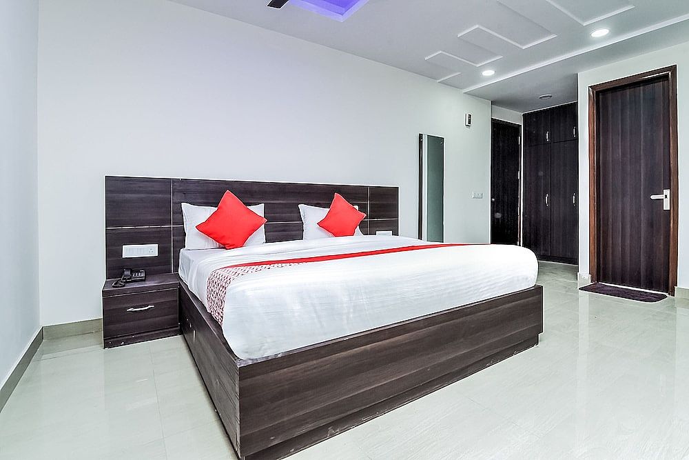 OYO 24236 Q Hotel Double or Twin Room 13