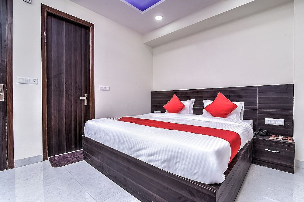 OYO 24236 Q Hotel Double or Twin Room 7