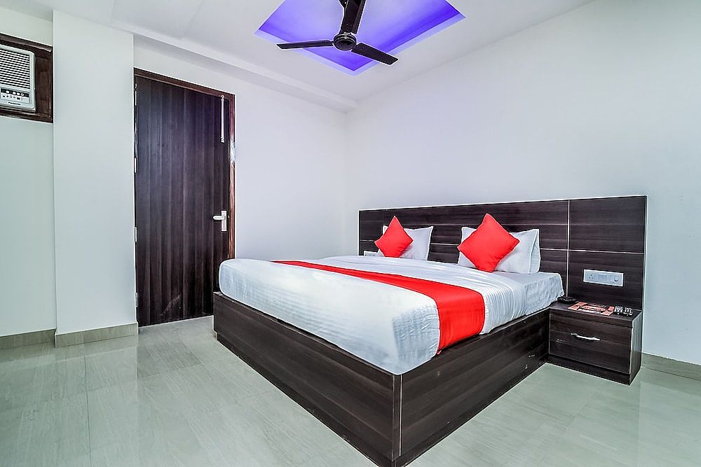 OYO 24236 Q Hotel Double or Twin Room 8