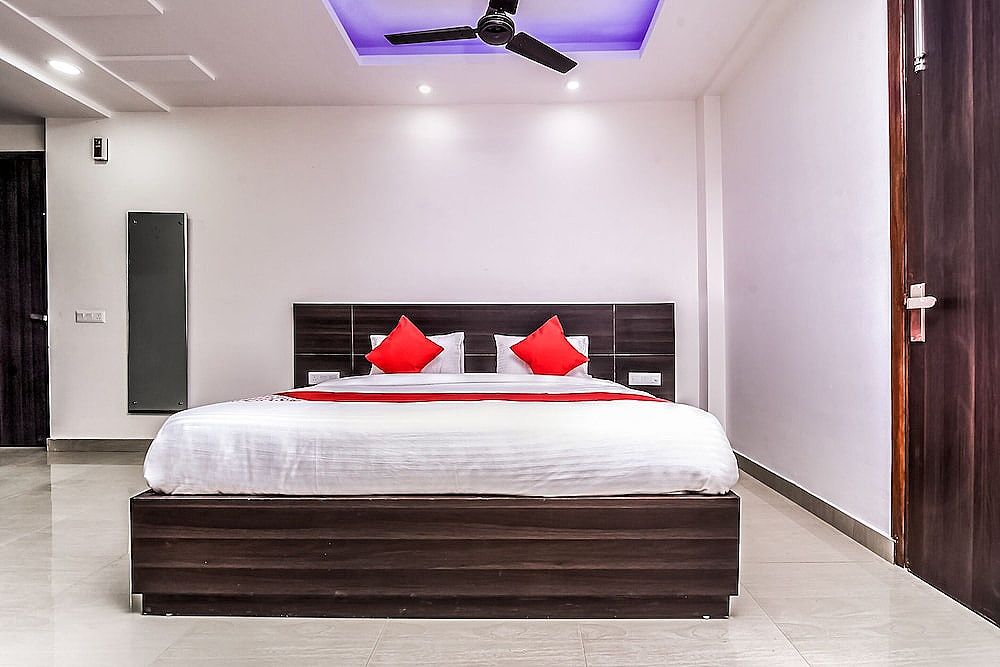 undefined OYO 24236 Q Hotel 7