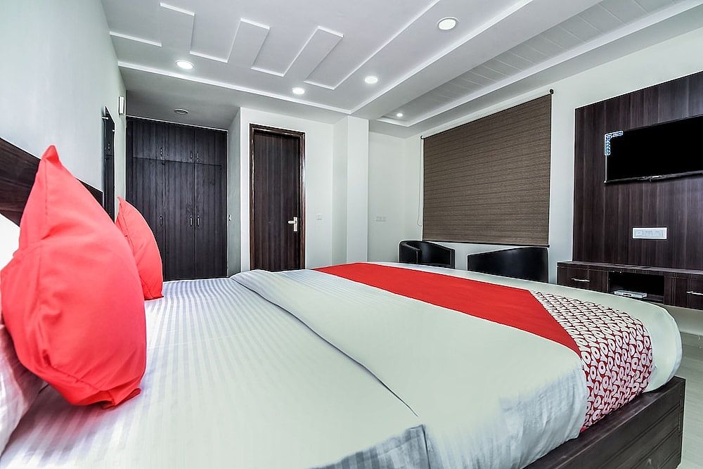 OYO 24236 Q Hotel Double or Twin Room 11