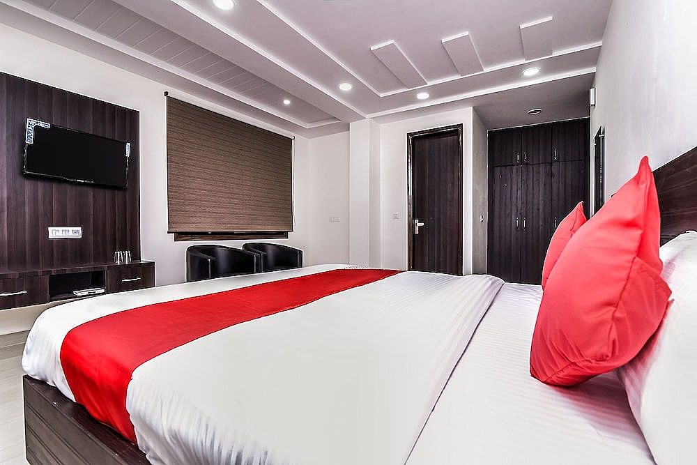 undefined OYO 24236 Q Hotel 8