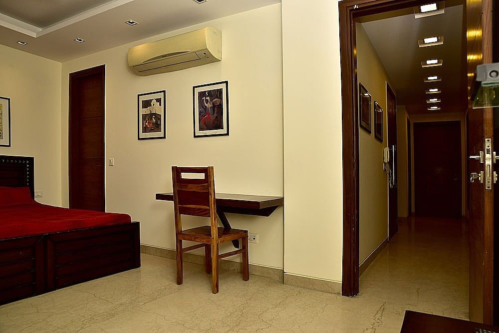 Side Image 1