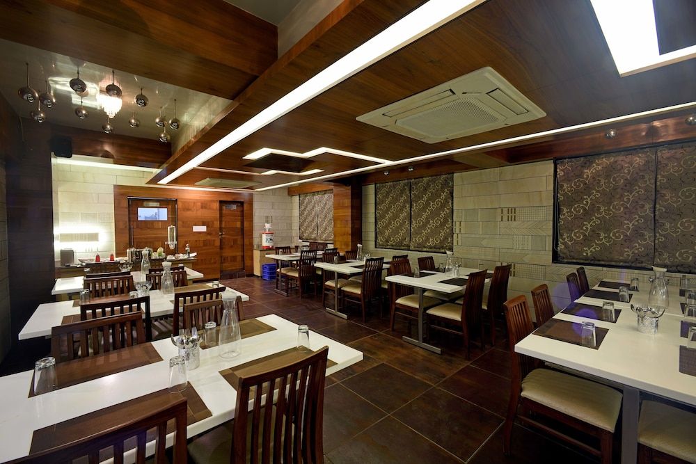 undefined Hotel Middle Town 4