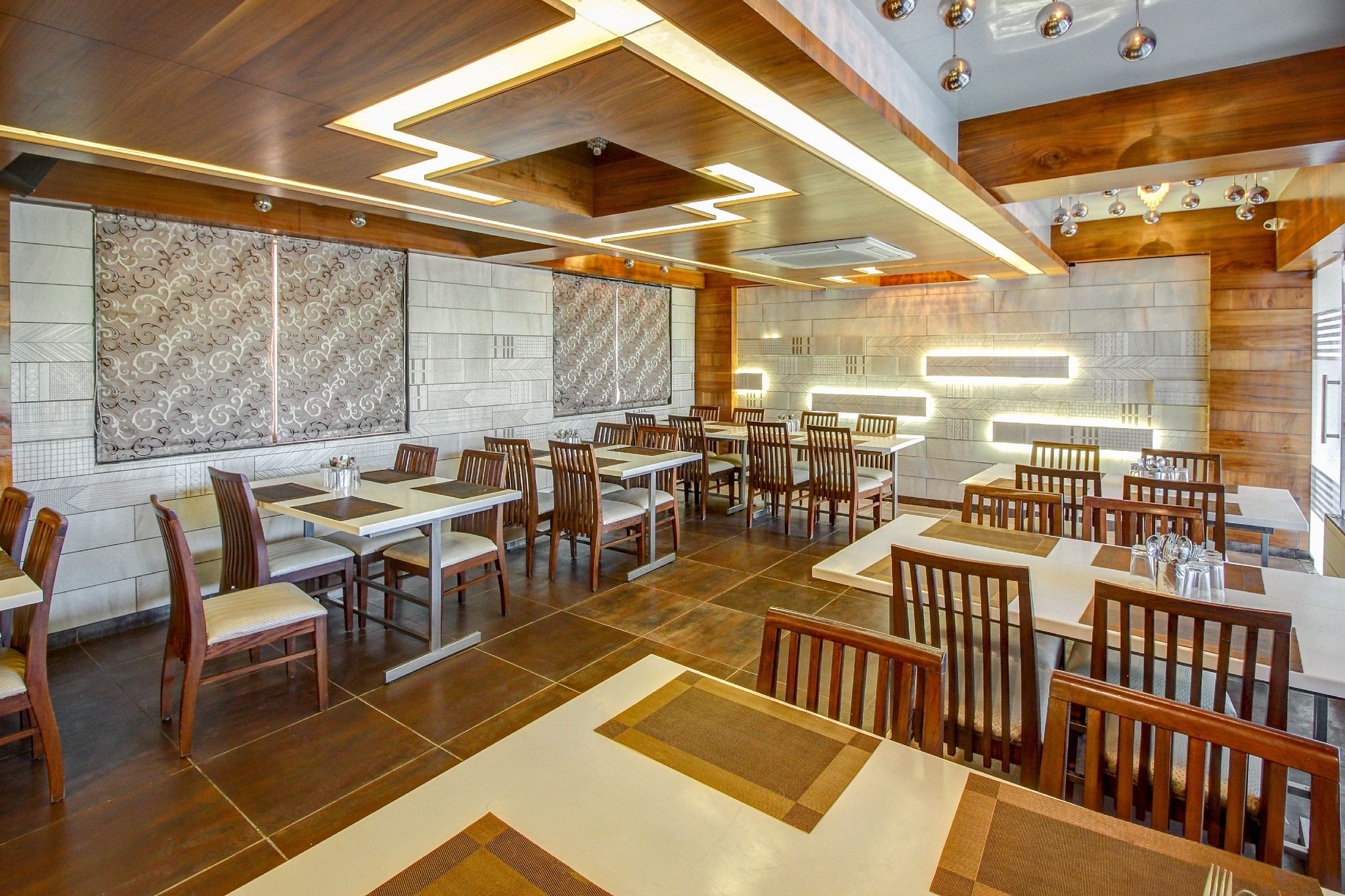 Food & Dining