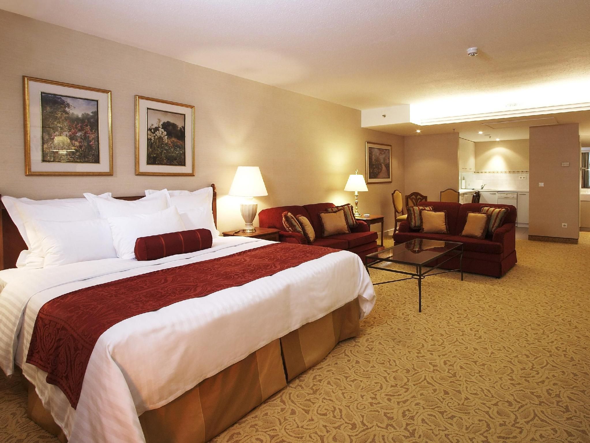 Studio Apartment, 1 King, Sofa bed