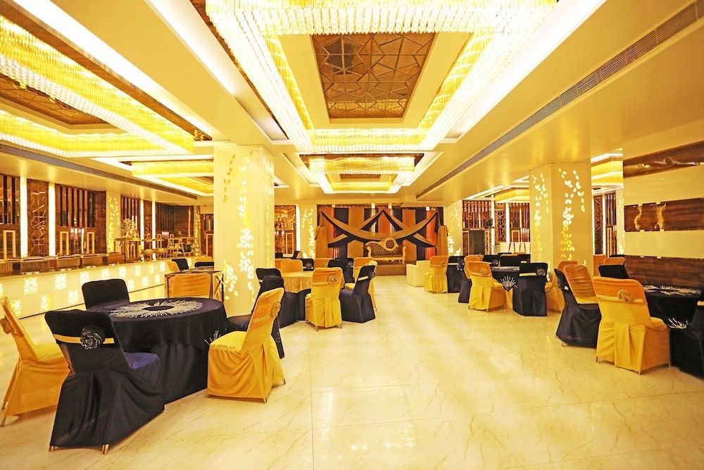 undefined OYO 8902 Hotel Ronald Inn 5