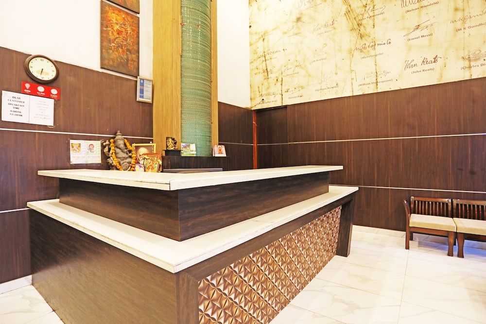 undefined OYO 8902 Hotel Ronald Inn 8