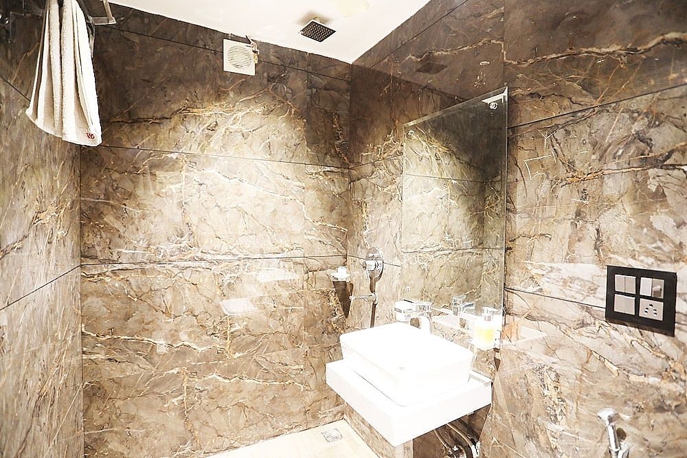 OYO 8902 Hotel Ronald Inn Double or Twin Room 5