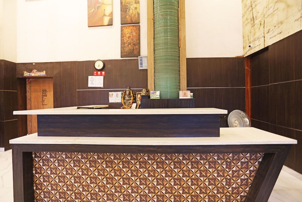 undefined OYO 8902 Hotel Ronald Inn 9
