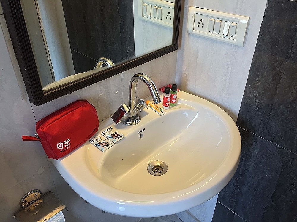 OYO 630 Hotel Innova Homes Standard Room 6