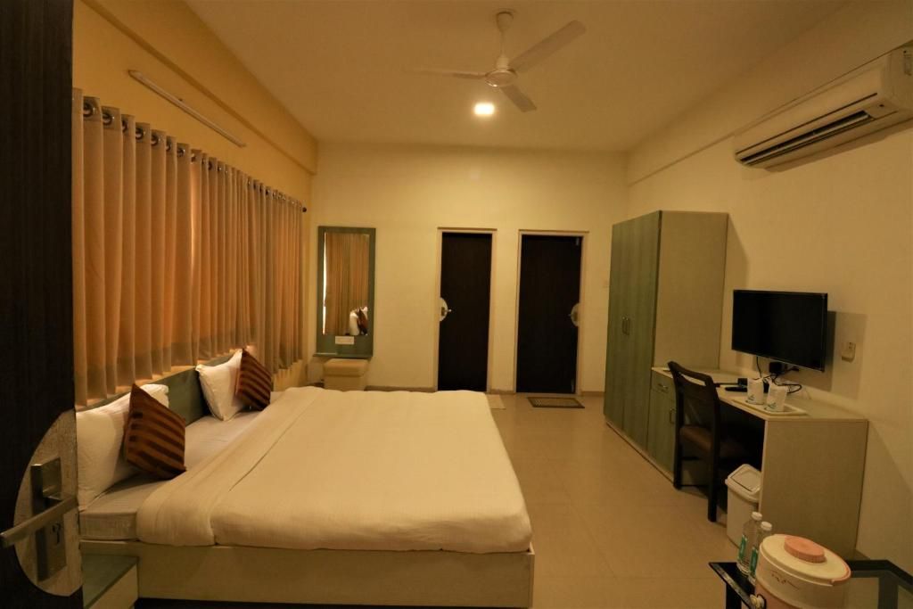 Goverdhan Greens Resort Super Deluxe Room with Balcony 2