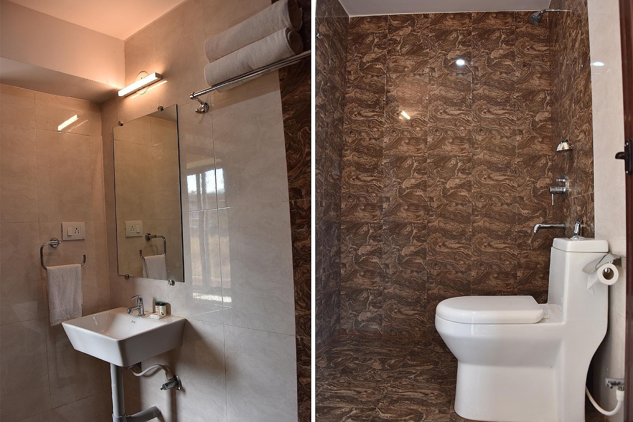 OYO 9586 North 39 Classic Double or Twin 3