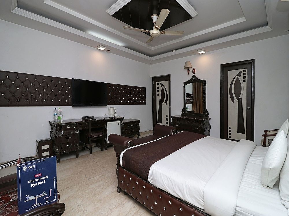 OYO 11201 Near Bhikaji Cama Place Double or Twin Room