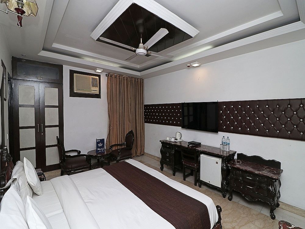 OYO 11201 Near Bhikaji Cama Place Double or Twin Room 2