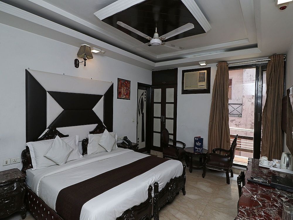 OYO 11201 Near Bhikaji Cama Place Double or Twin Room 11