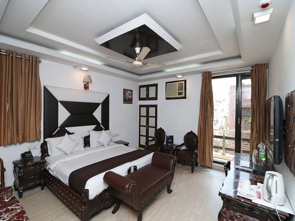 OYO 11201 Near Bhikaji Cama Place Double or Twin Room 12