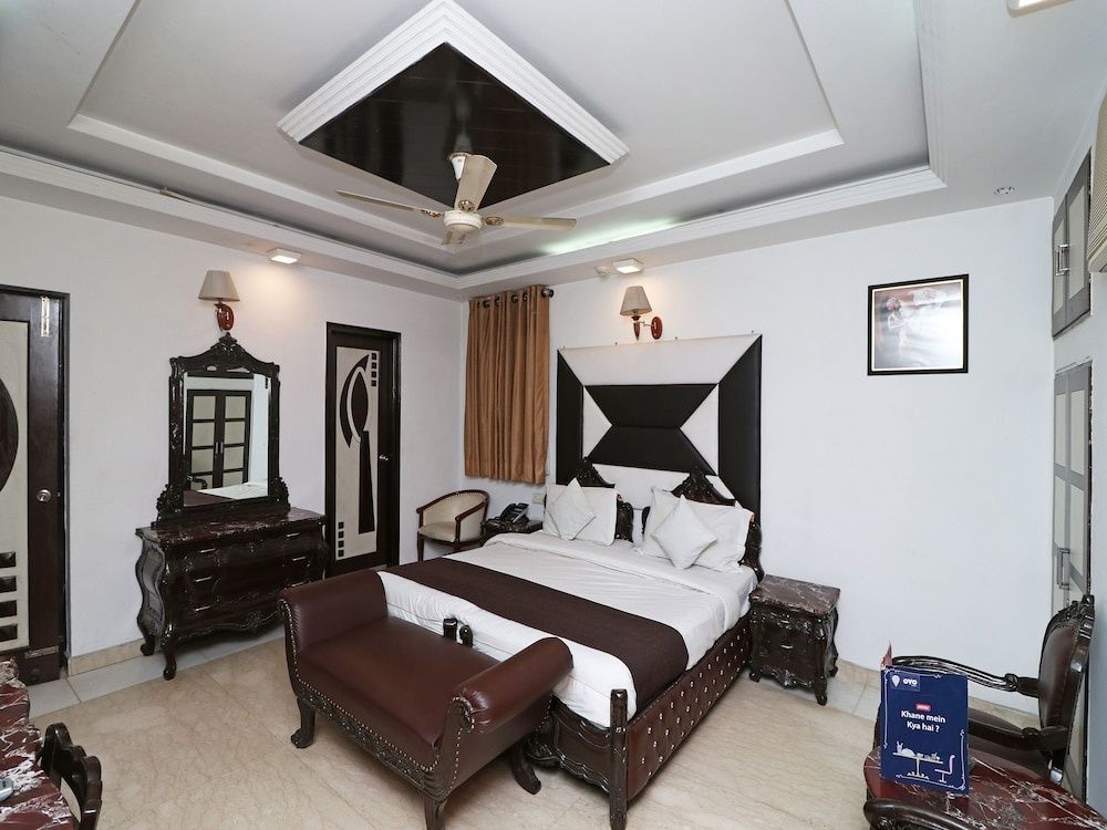 OYO 11201 Near Bhikaji Cama Place Double or Twin Room 6