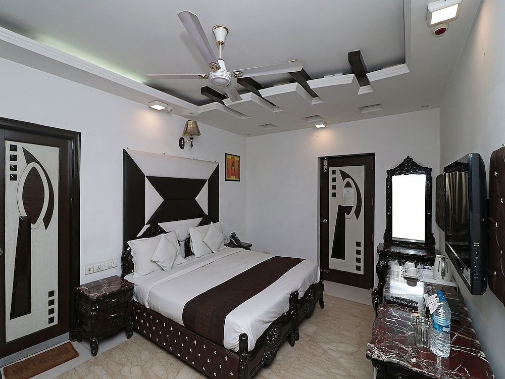OYO 11201 Near Bhikaji Cama Place Double or Twin Room 3