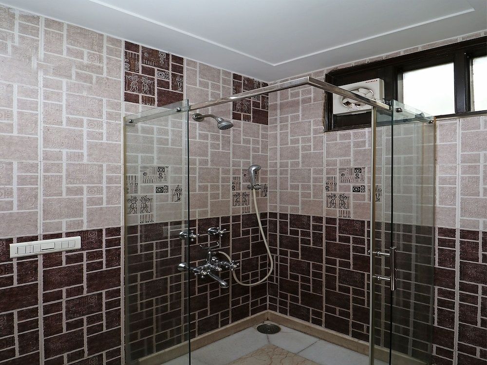 OYO 11201 Near Bhikaji Cama Place Double or Twin Room 14