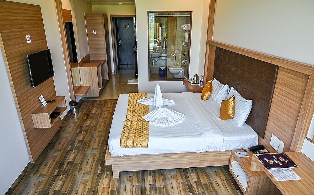 Hotel Laxmi Empire Executive Double Room, 1 King Bed 4