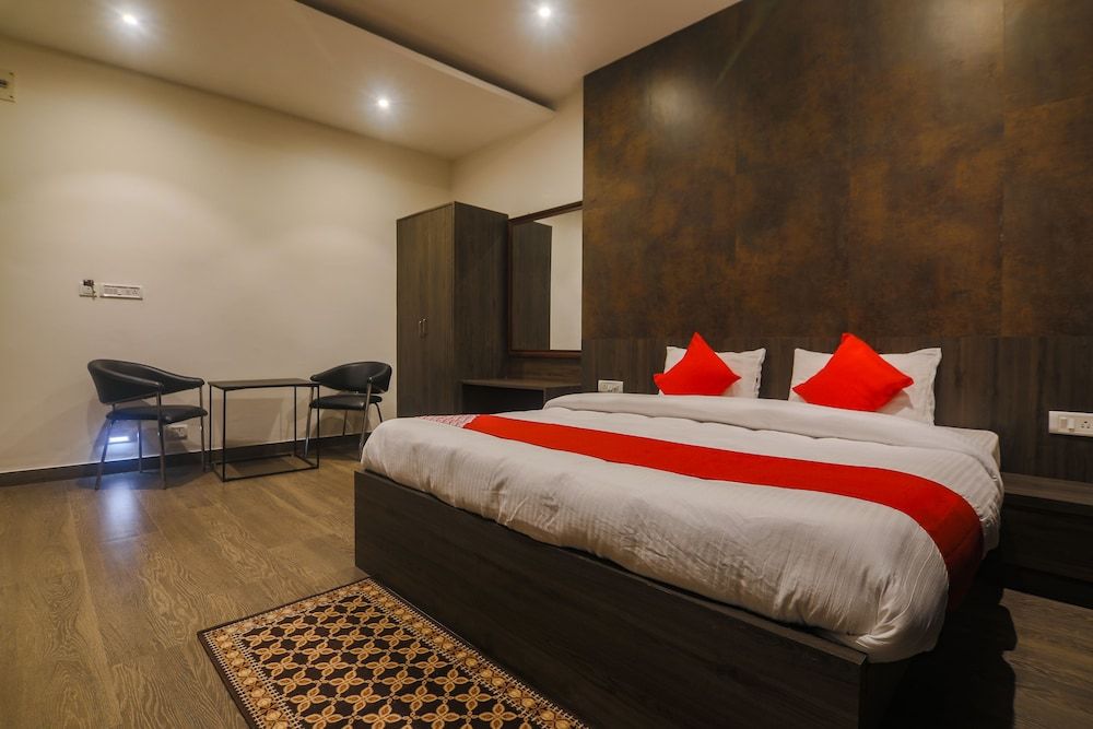 Capital O 36008 Comfort Hotel Double or Twin Room 10