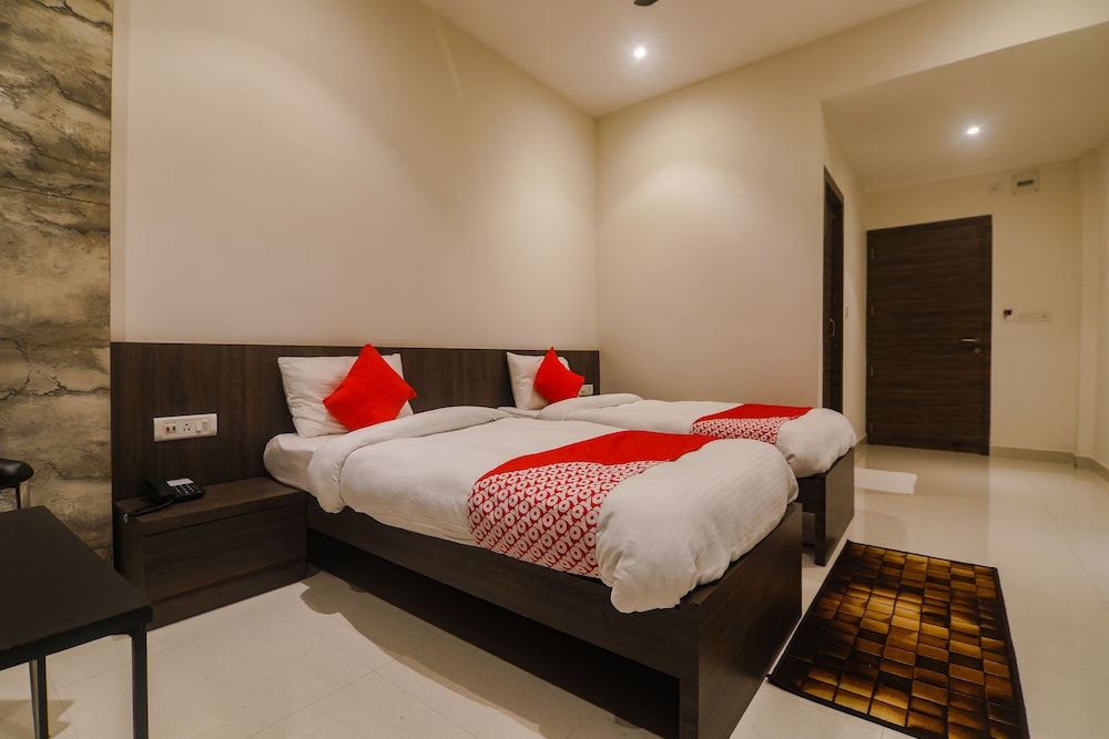 Capital O 36008 Comfort Hotel Double or Twin Room 8