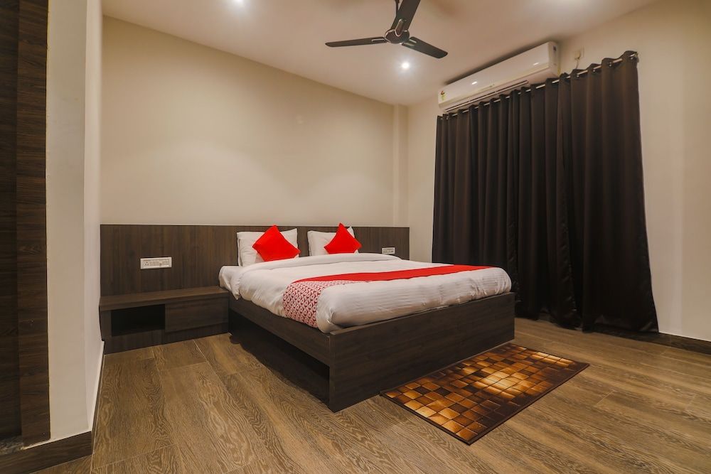 undefined Capital O 36008 Comfort Hotel 6