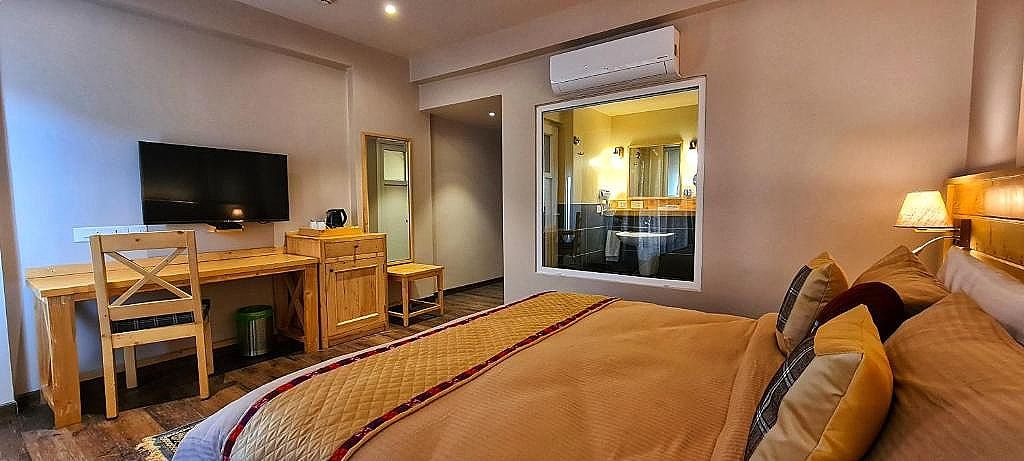 juSTa Birding Dharamshala Superior Room with Private Balcony 7
