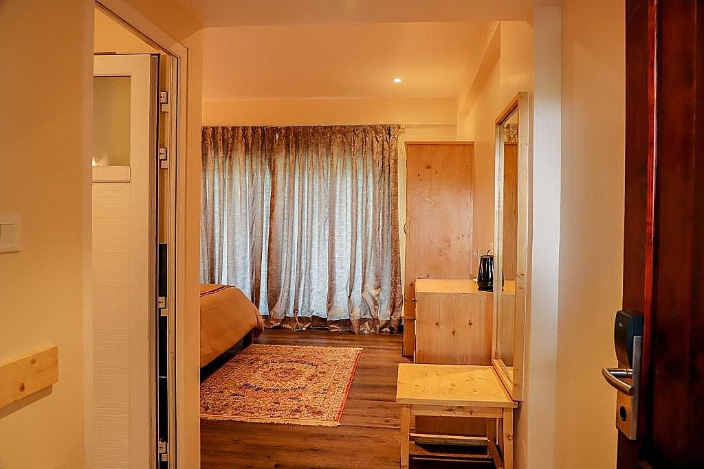 juSTa Birding Dharamshala Superior Room with Private Balcony 8