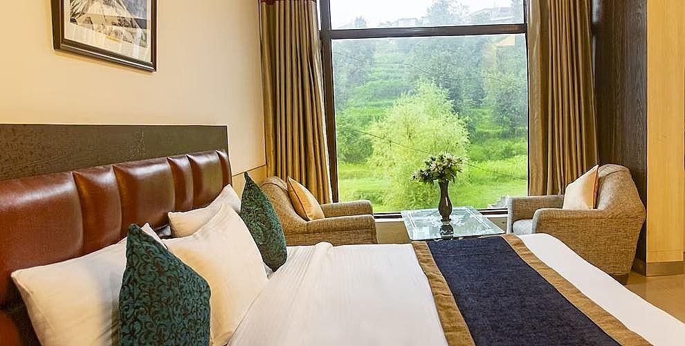 Bob's n Barley Deluxe Non Ac 8