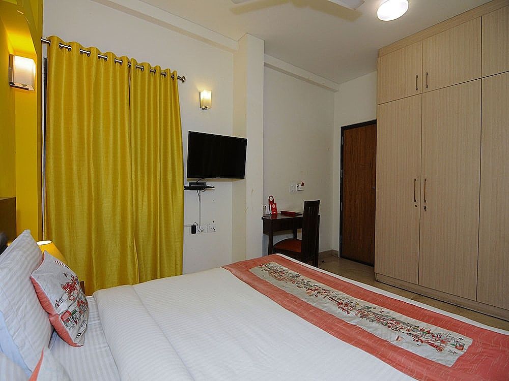OYO Flagship 494 East of Kailash Premium Double Room, 1 Bedroom, Private Bathroom 2