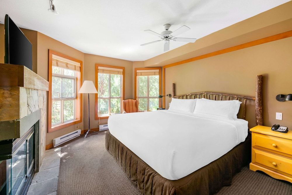 3 Bedroom 1 King 1 Queen 2 Twins Suite
