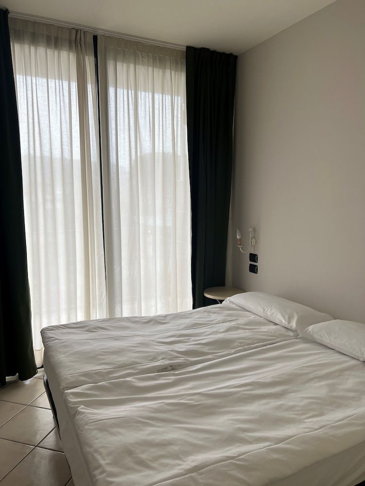 Le Terrazze Sul Lago Residence & Hotel Standard Suite, 2 Bedrooms, Terrace, Garden View 2