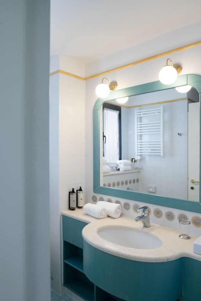 Le Terrazze Sul Lago Residence & Hotel Standard Suite, 2 Bedrooms, Balcony, Lake View 10