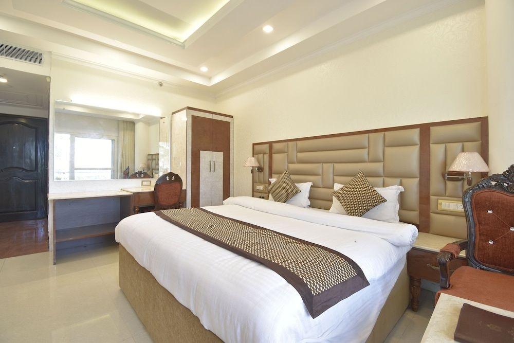 Royal Castle Dharamshala Deluxe without balcony 8