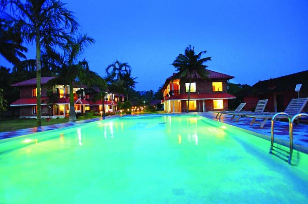 undefined Leisure Vacations Goldfield Lake Resort 3
