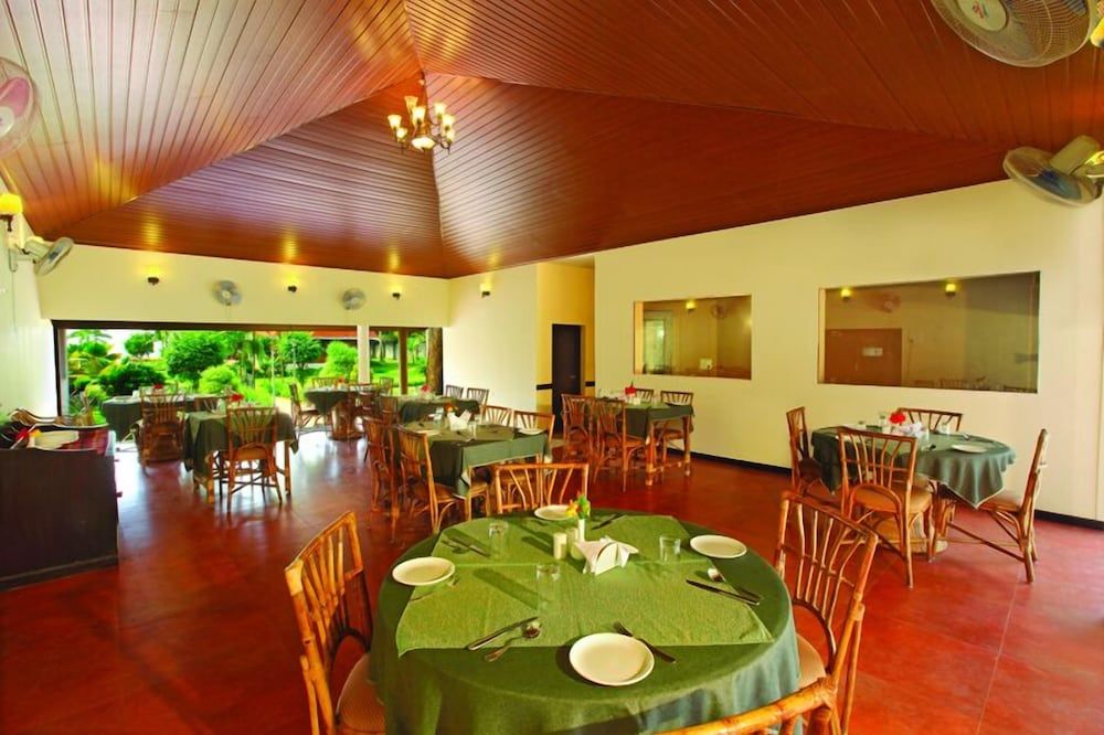 undefined Leisure Vacations Goldfield Lake Resort 7