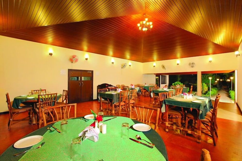 undefined Leisure Vacations Goldfield Lake Resort 8