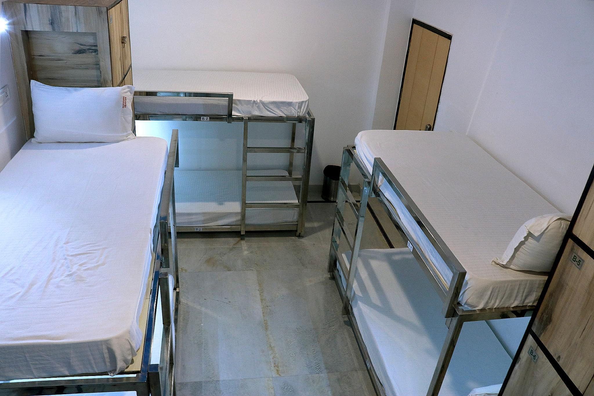 8 Bedded Room (Mixed)