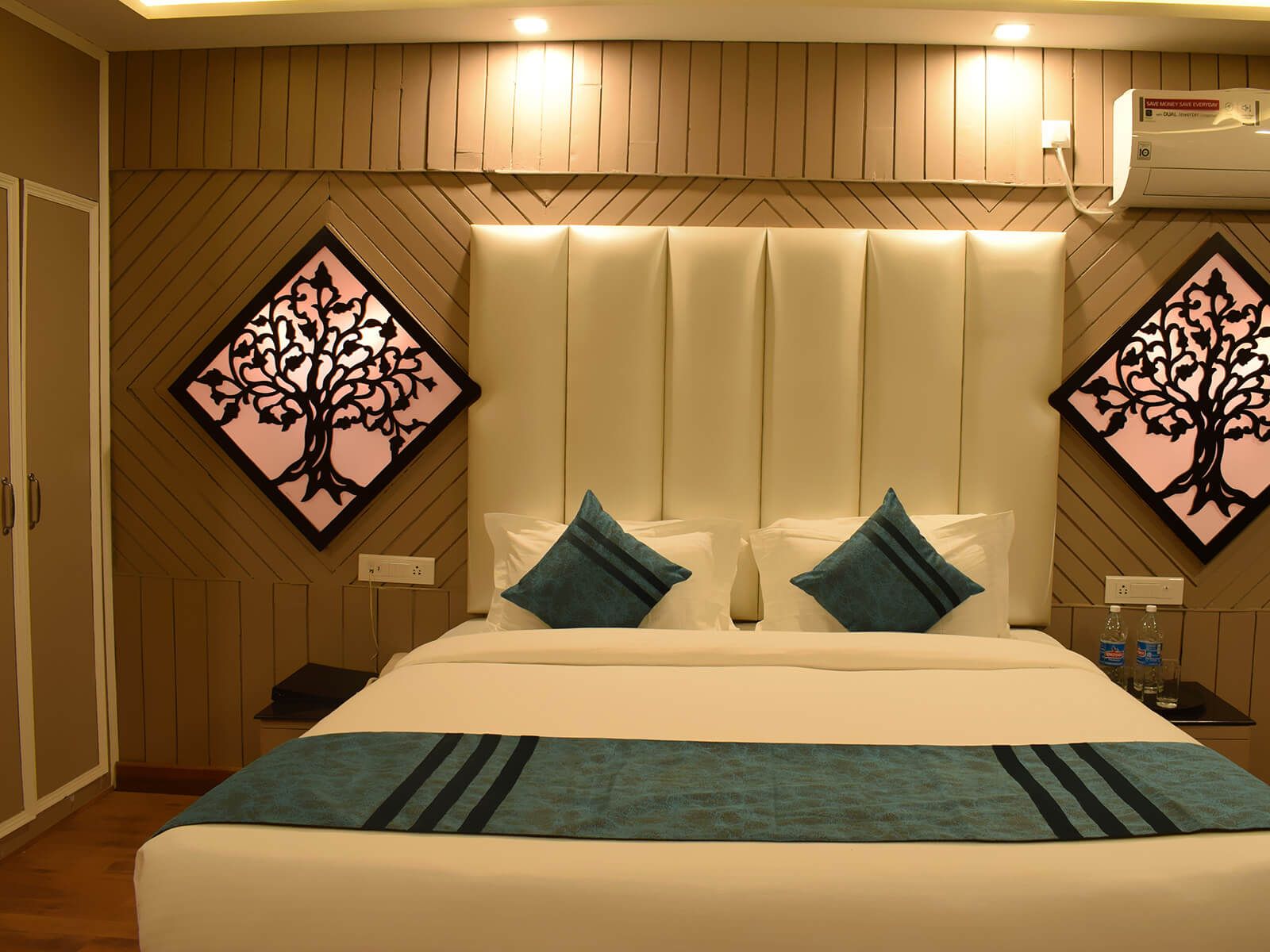 EXECUTIVE KING ROOM WITH BALCONY (AC)