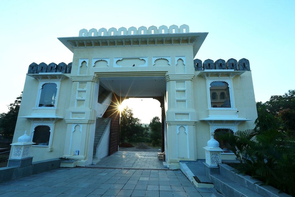 undefined The Everest Hill Resort 2